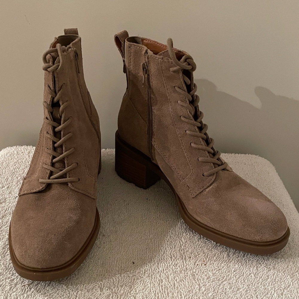 Lucky Brand Tan Genuine Suede Leather Boots Rubber Sole lace/side zip New!